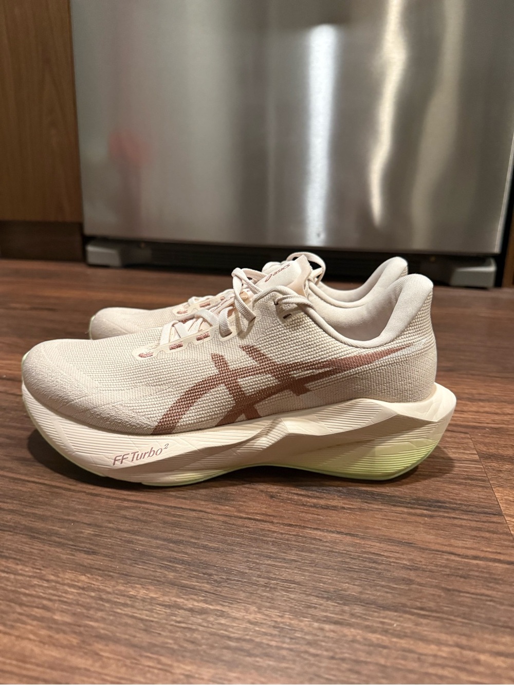 ASICS Novablast 6. Size 9.5.
